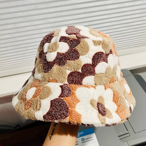 SHEIN Accessories - fleece floral bucket hat